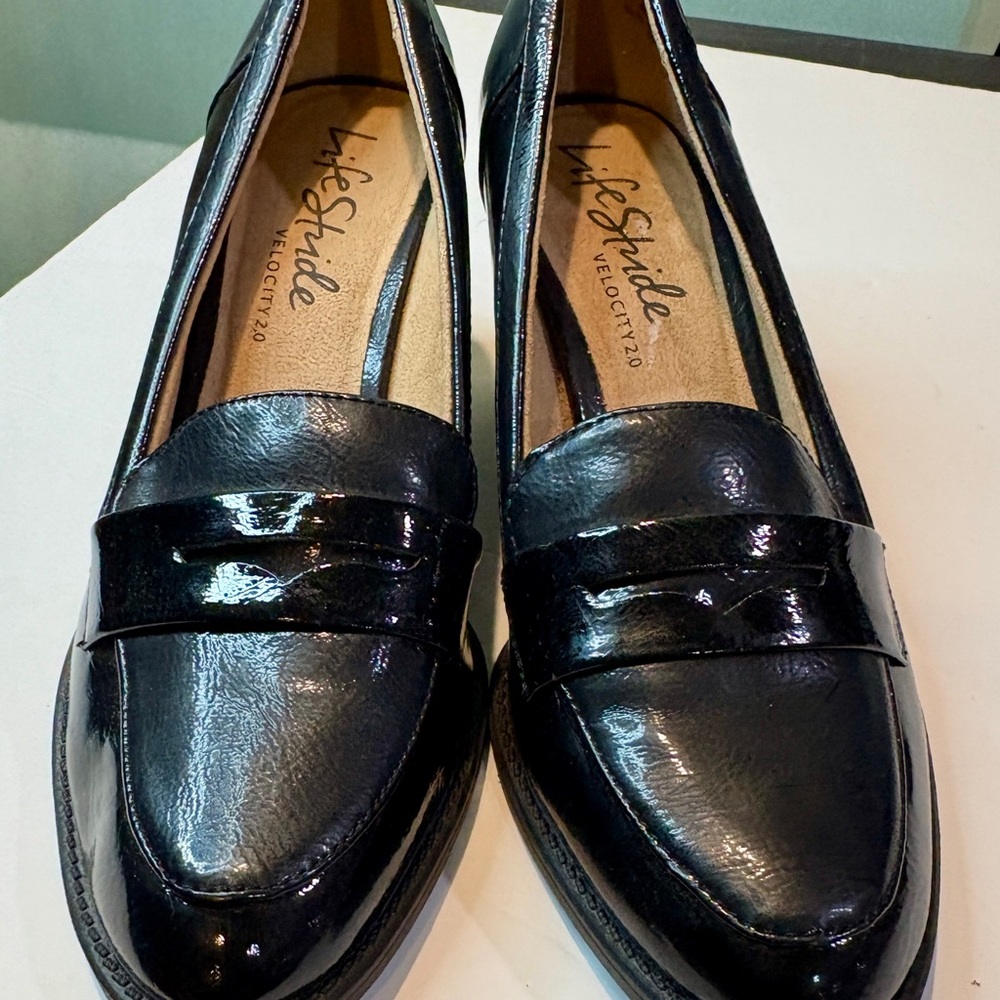 Life Stride Black Patent Penny Loafers made for all Teachers 😎. Like New.